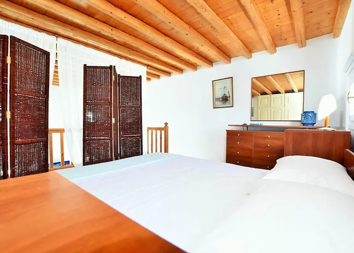 Mykonian Style Pool House 1 W Night Security Guard * Ορνός